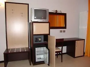 Hotel Paradise Airport Forlì 3*,  Italia